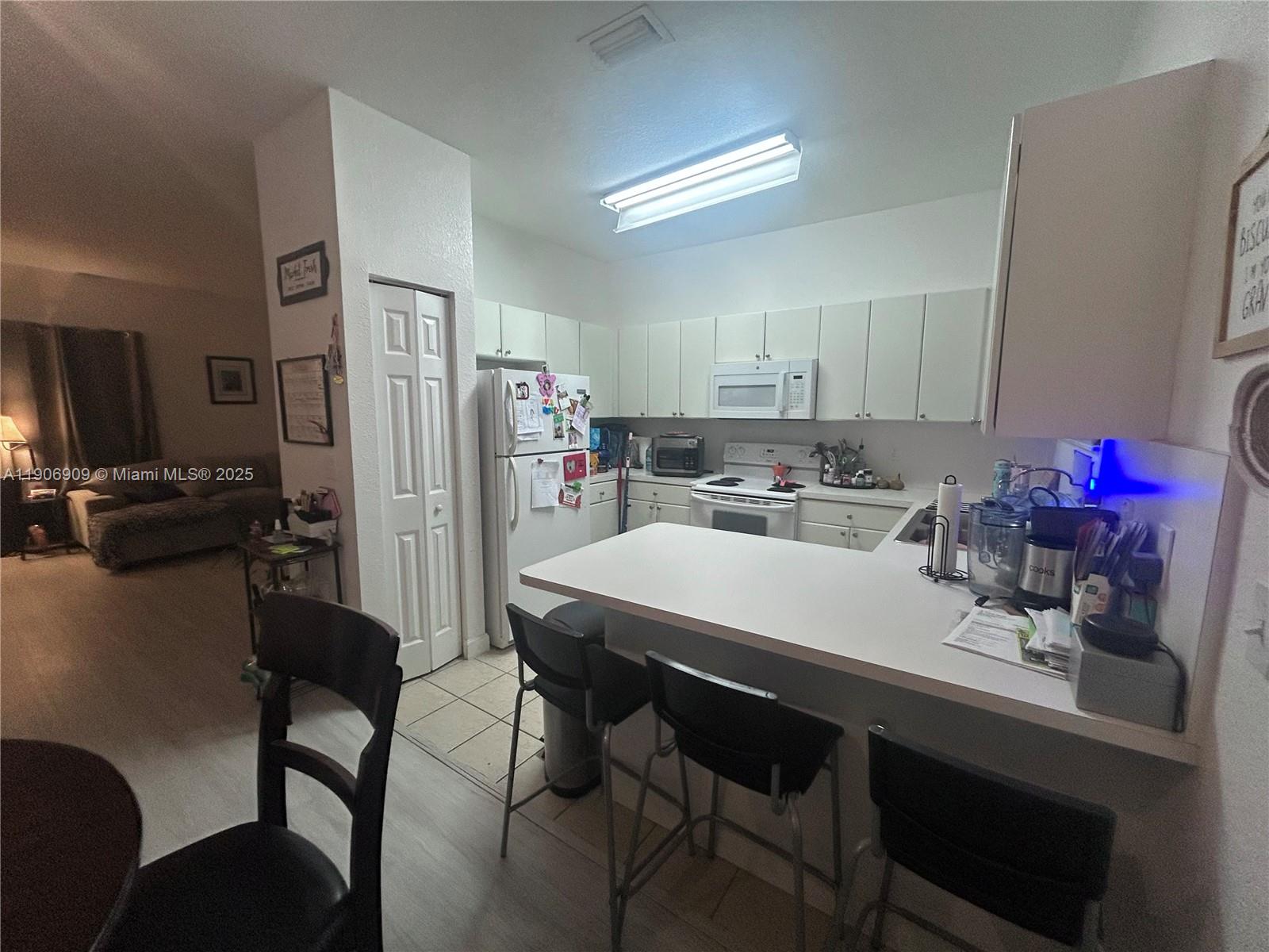 CARIBBEAN ISLES VILLAS CO - Residential Lease