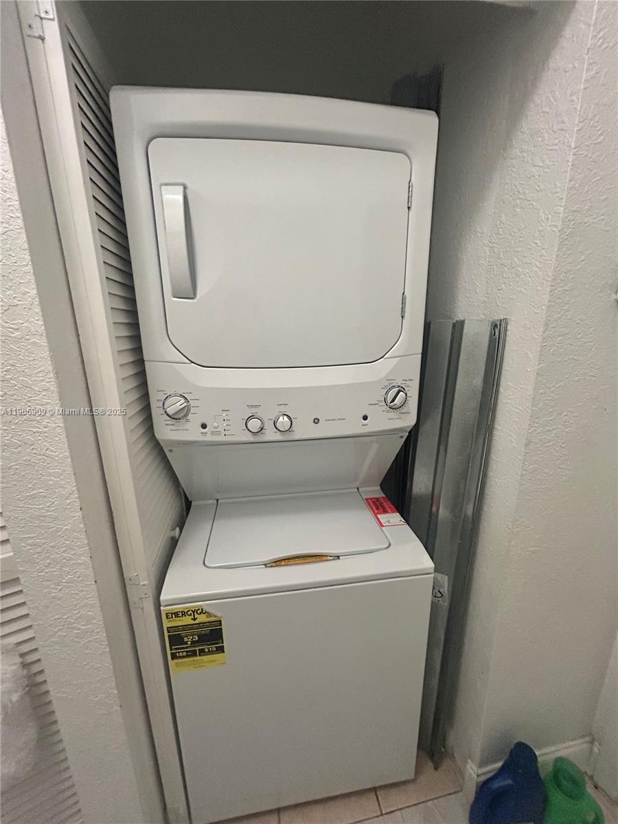 CARIBBEAN ISLES VILLAS CO - Residential Lease