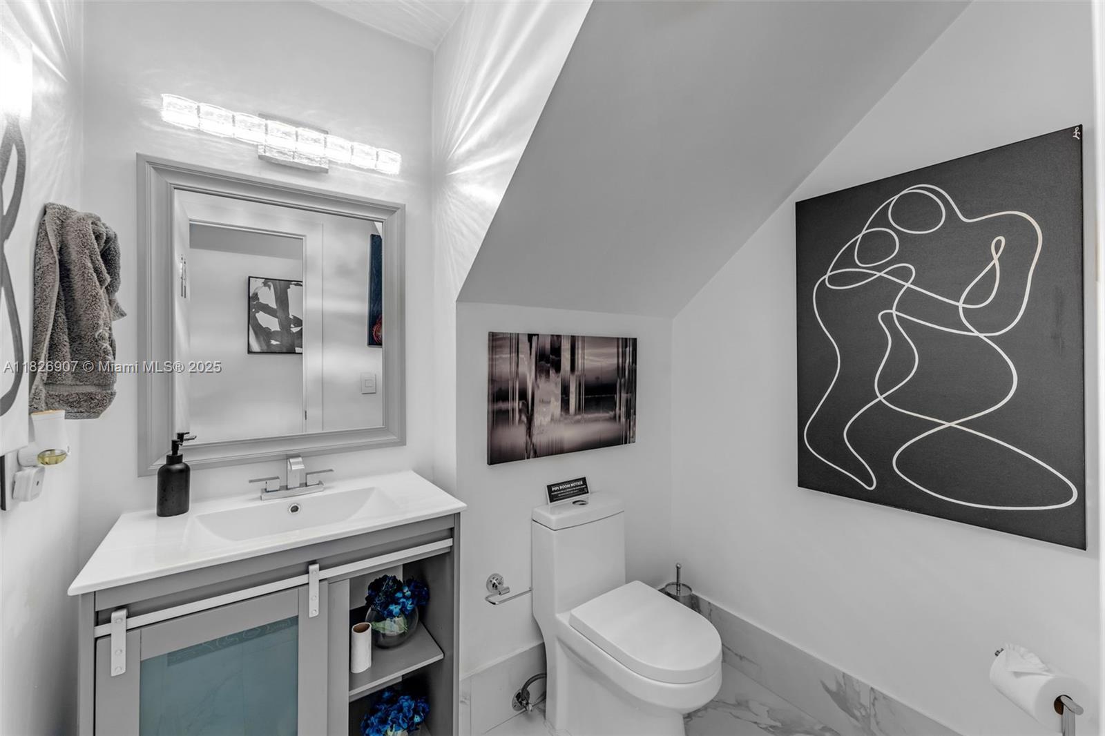 VENEZIA HOMES ESTATES IST - Residential