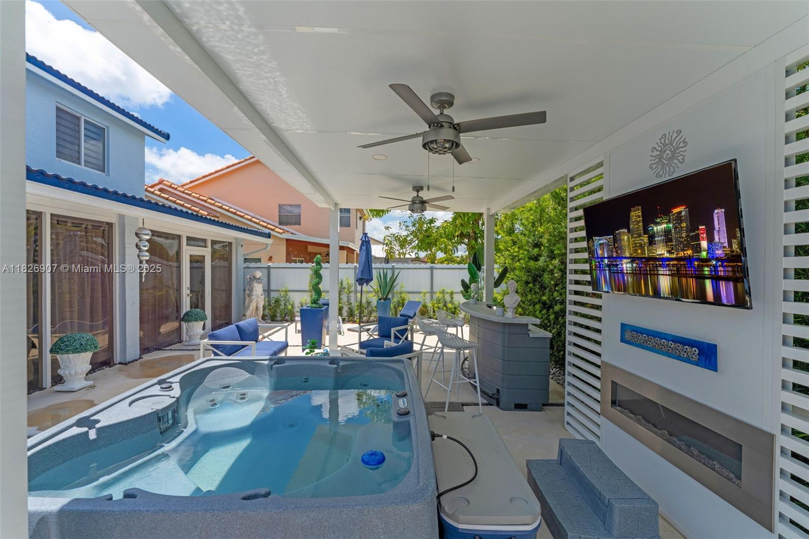 VENEZIA HOMES ESTATES IST - Residential