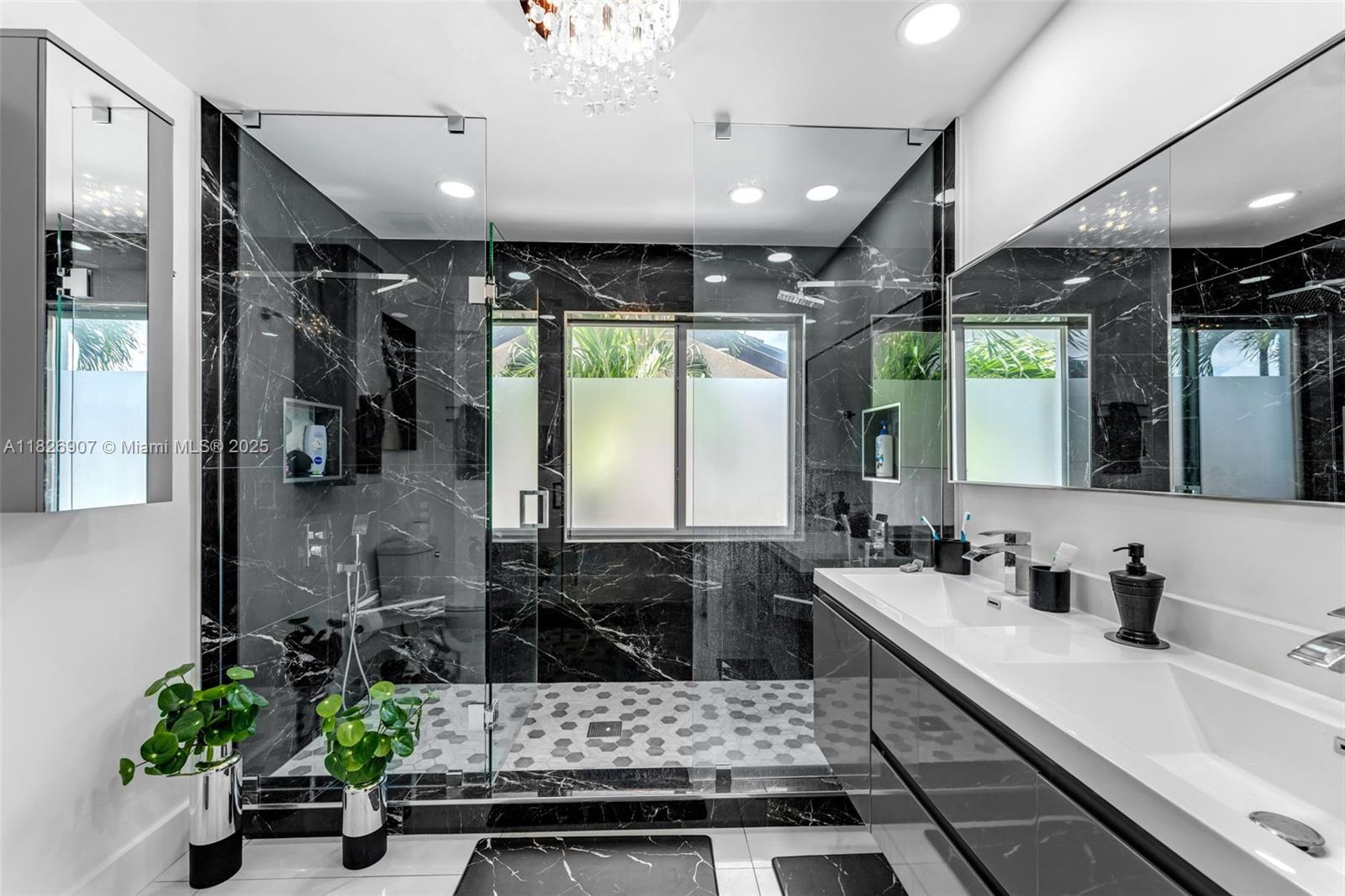 VENEZIA HOMES ESTATES IST - Residential