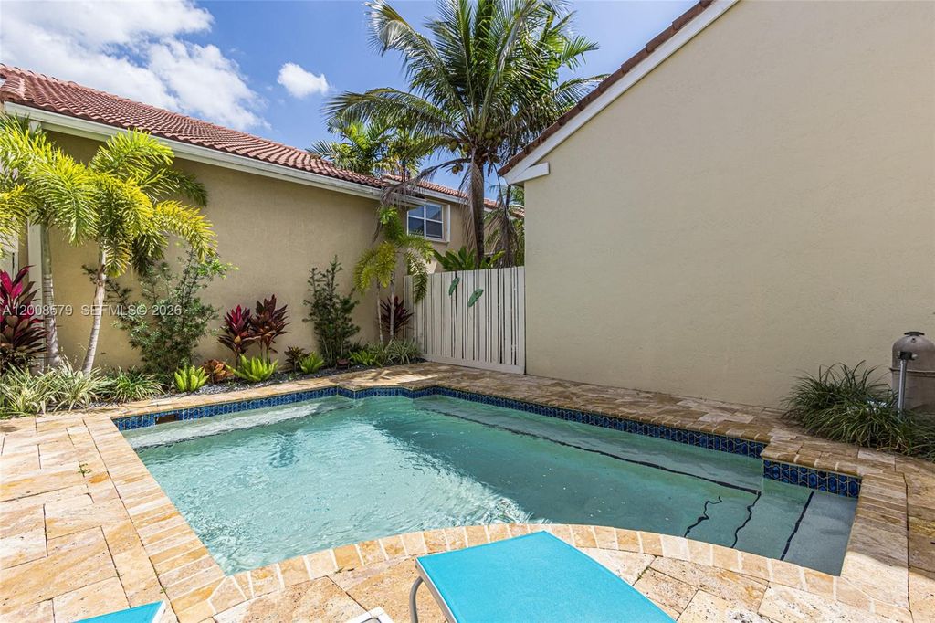Photo of 1125 Queen Palm Ct, Hollywood, FL 33019 (MLS # A12008579)
