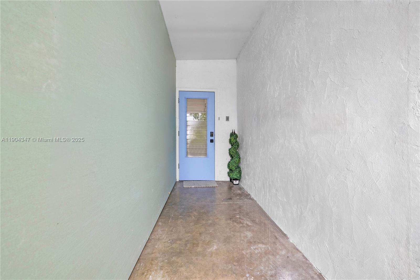 LAKE CANE VILLA - Residential