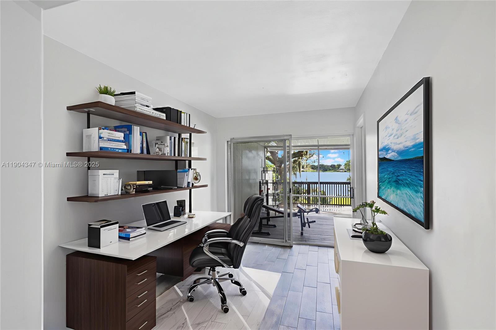 LAKE CANE VILLA - Residential