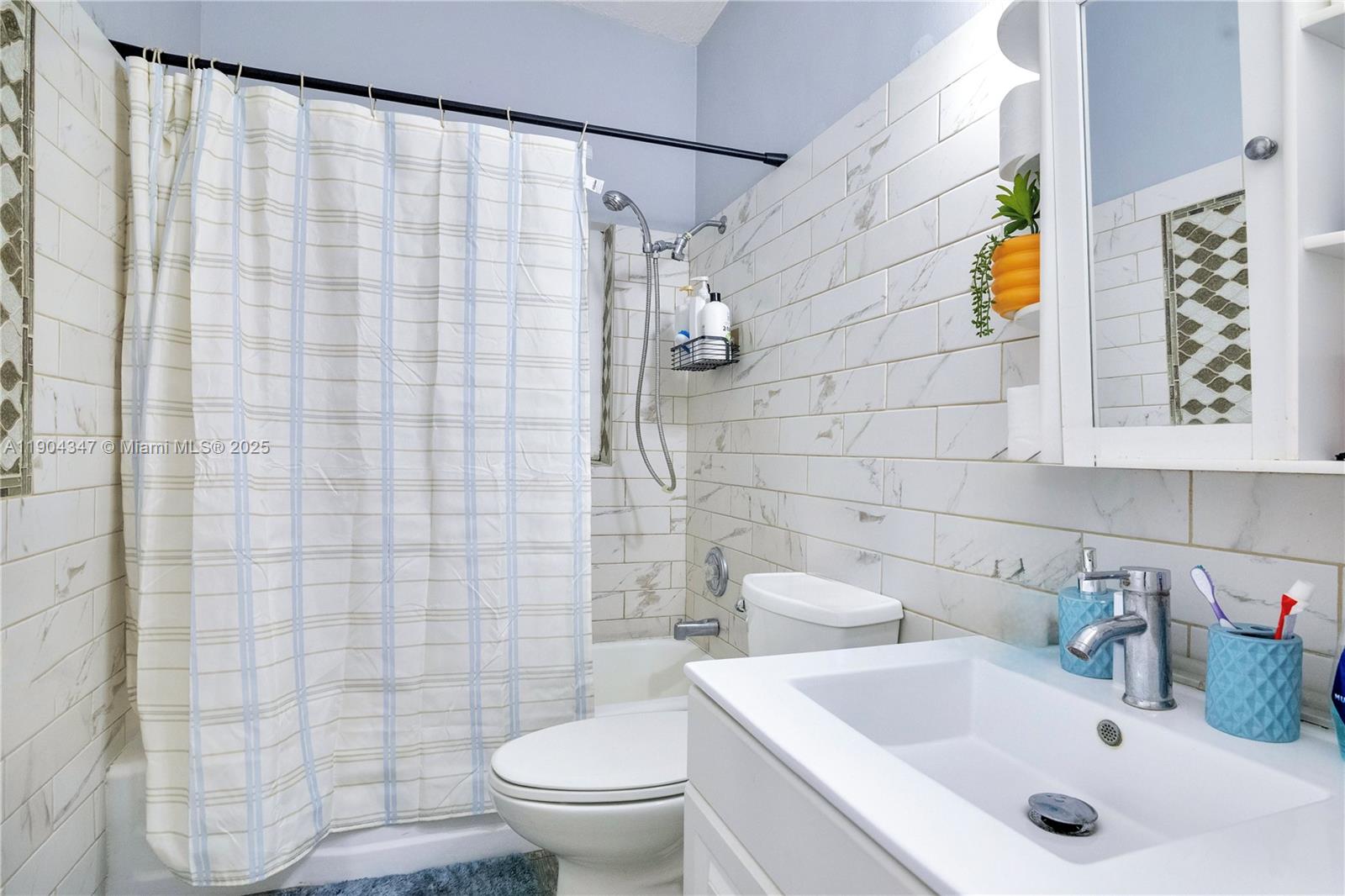 LAKE CANE VILLA - Residential