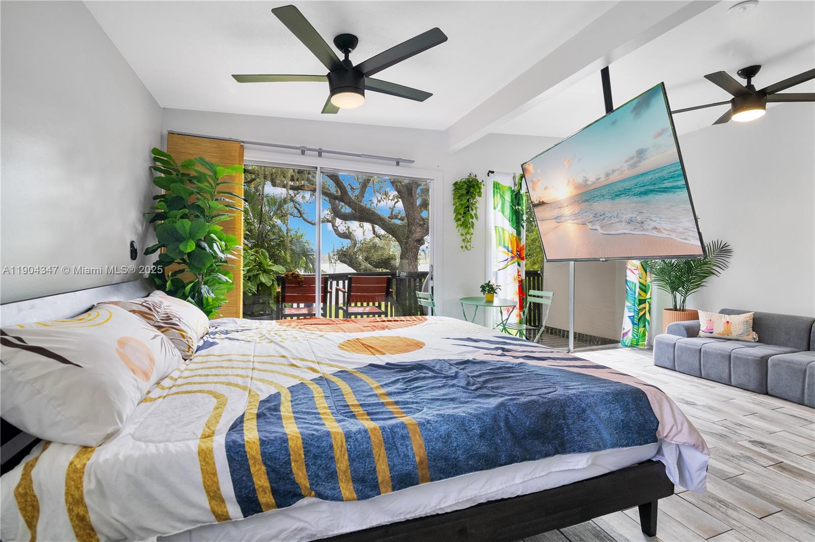 LAKE CANE VILLA - Residential