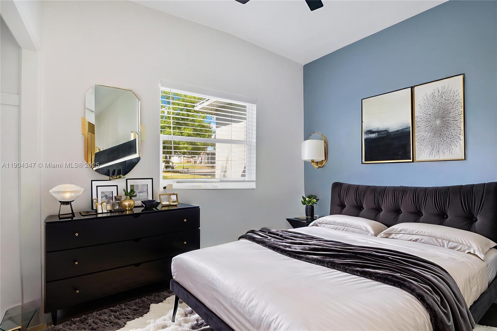 LAKE CANE VILLA - Residential