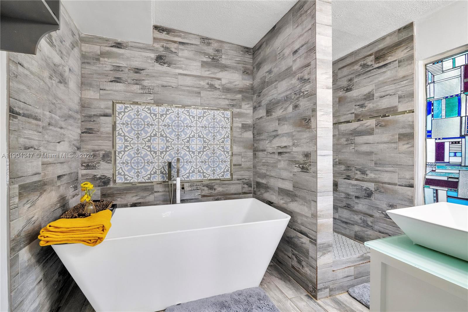 LAKE CANE VILLA - Residential