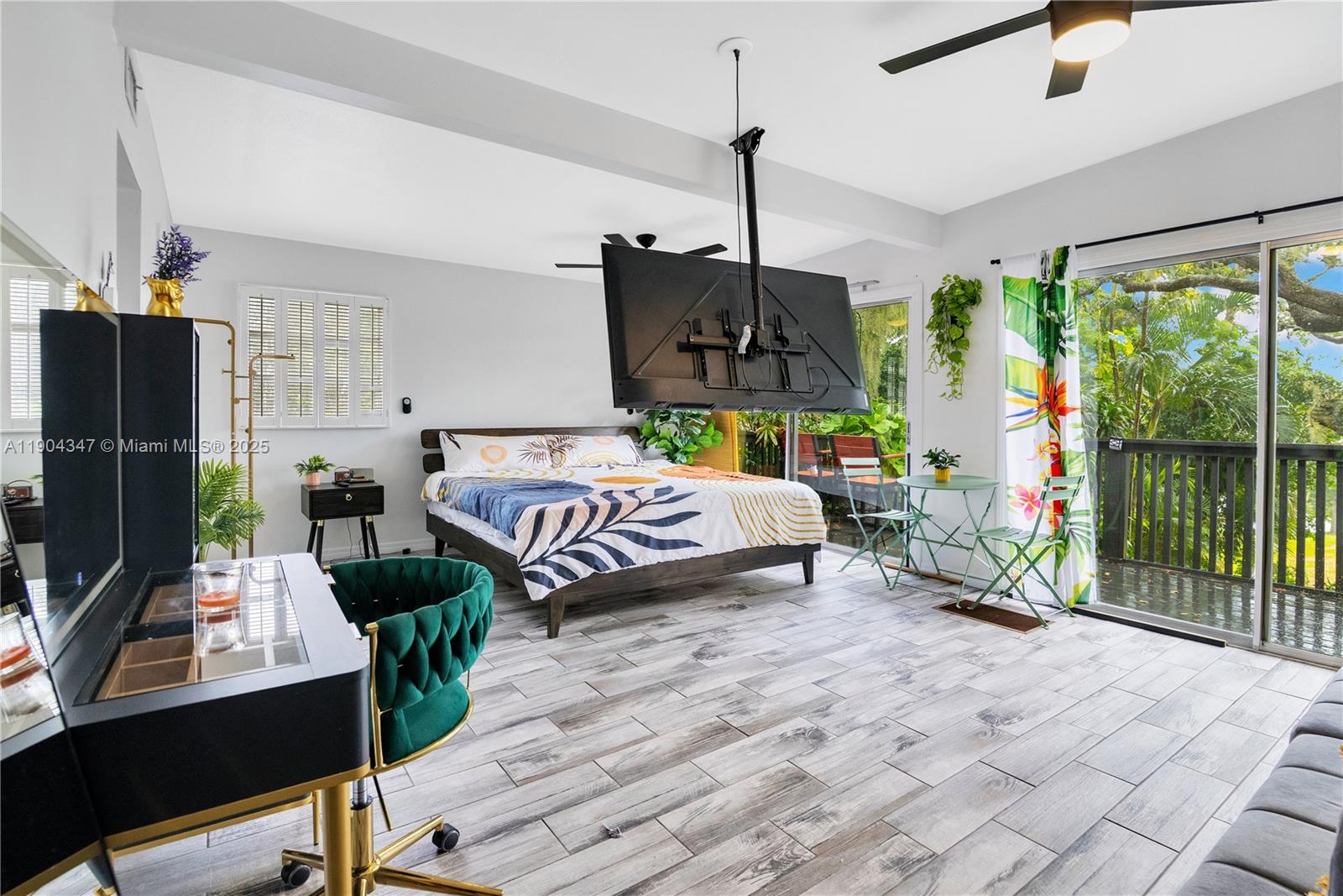 LAKE CANE VILLA - Residential