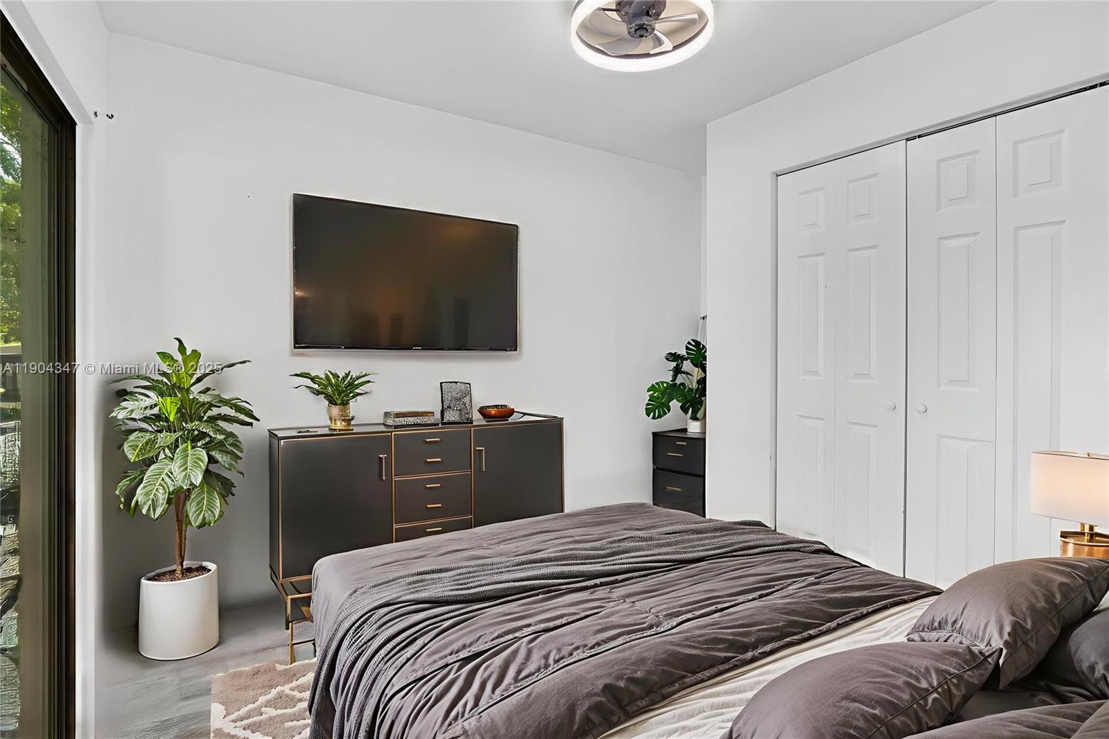 LAKE CANE VILLA - Residential