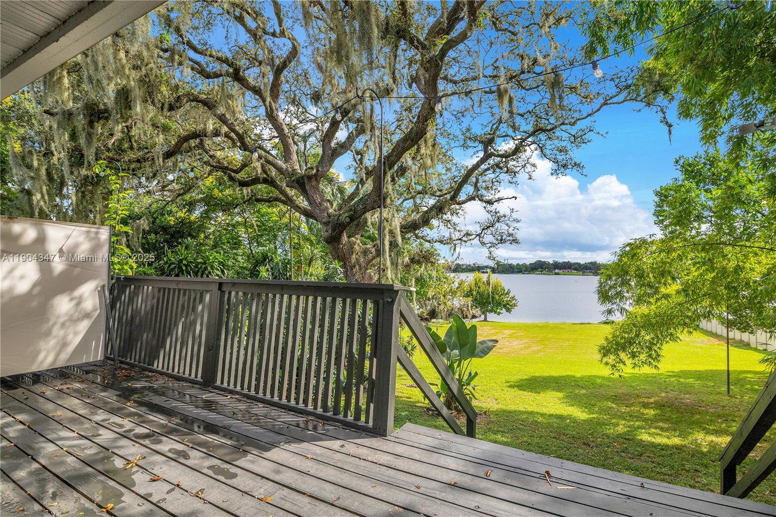 LAKE CANE VILLA - Residential