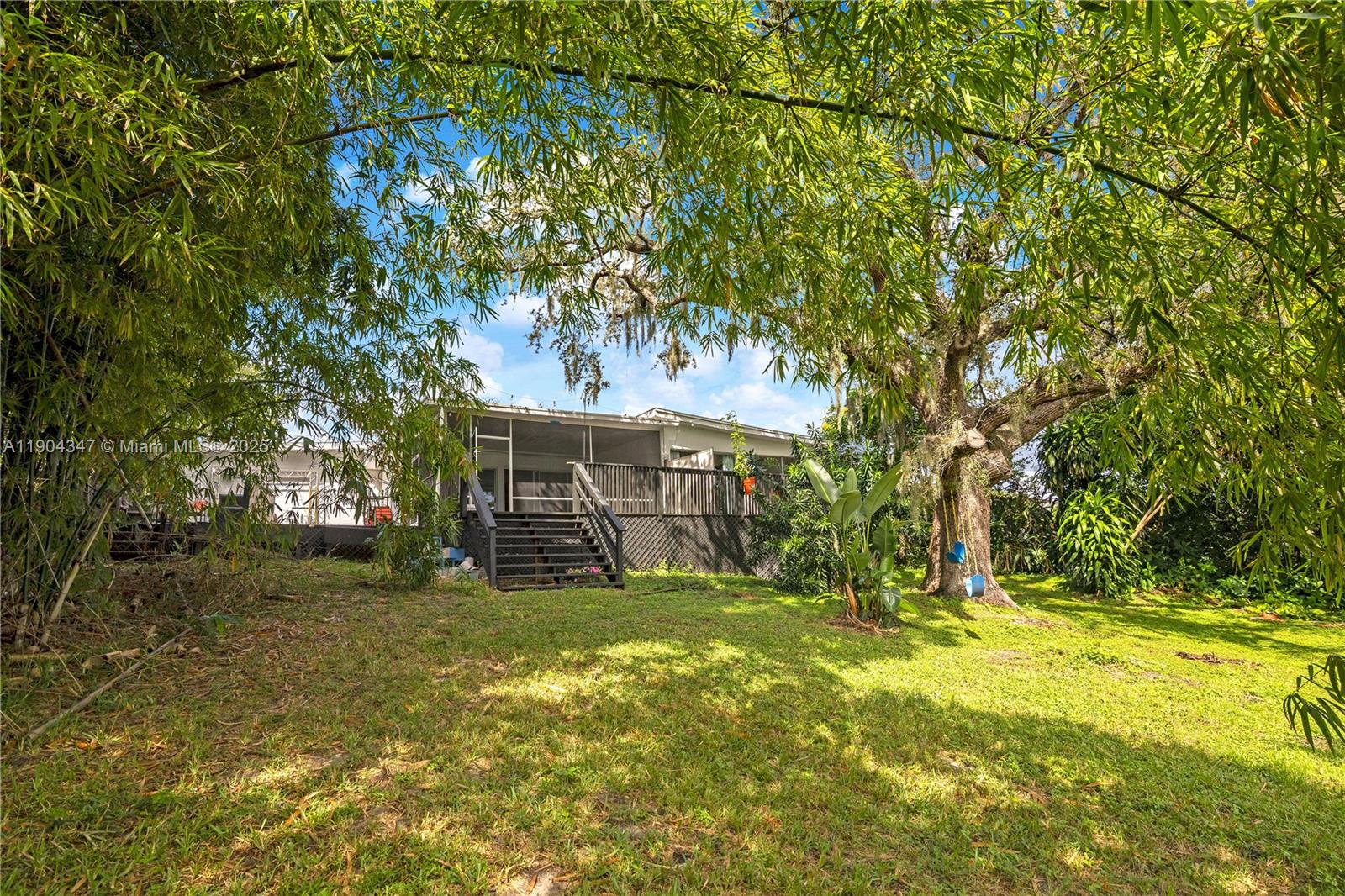 LAKE CANE VILLA - Residential