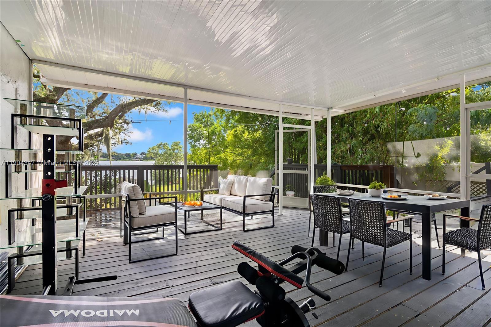 LAKE CANE VILLA - Residential