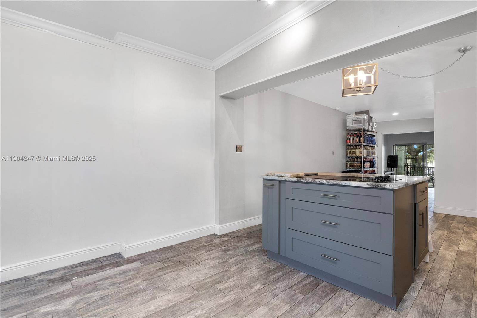 LAKE CANE VILLA - Residential