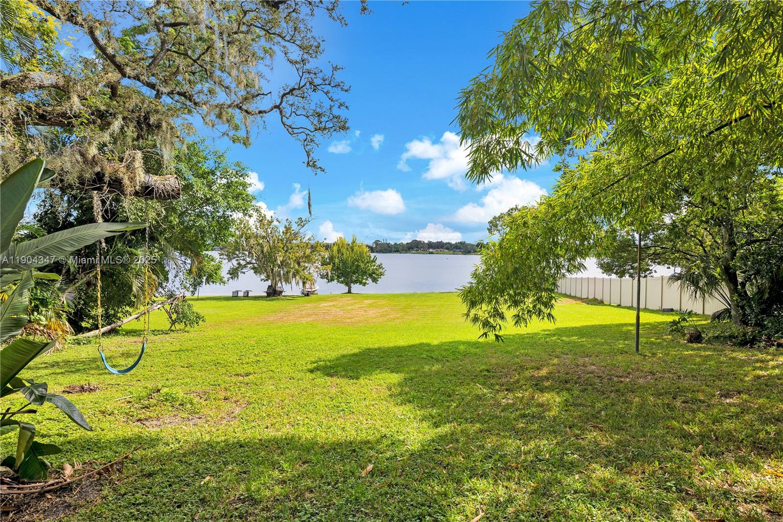 LAKE CANE VILLA - Residential