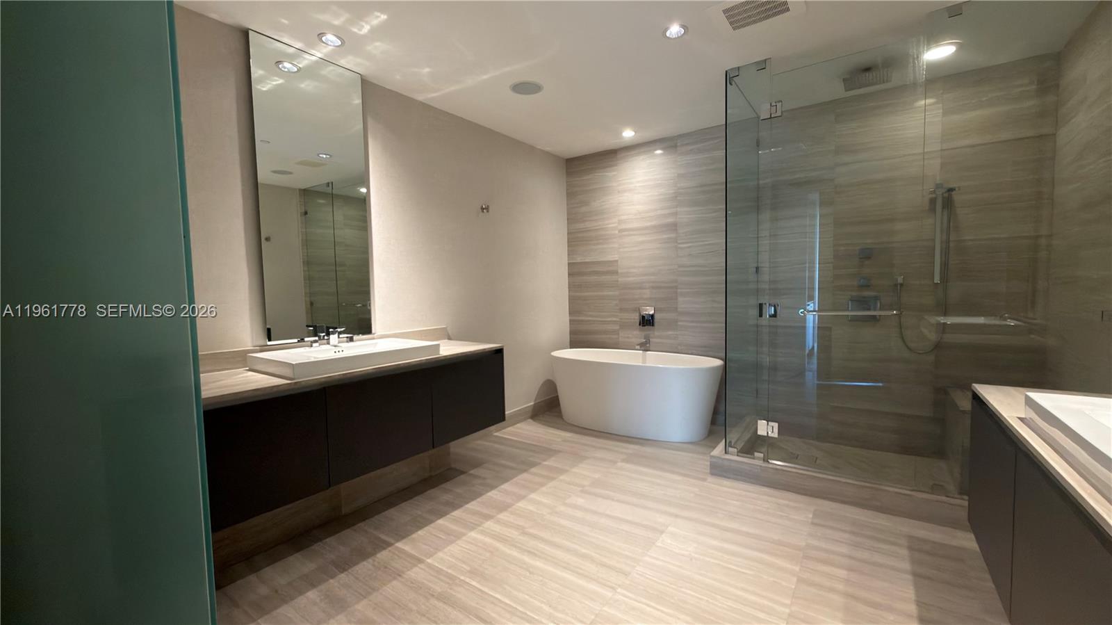 ECHO CONDO - Residential