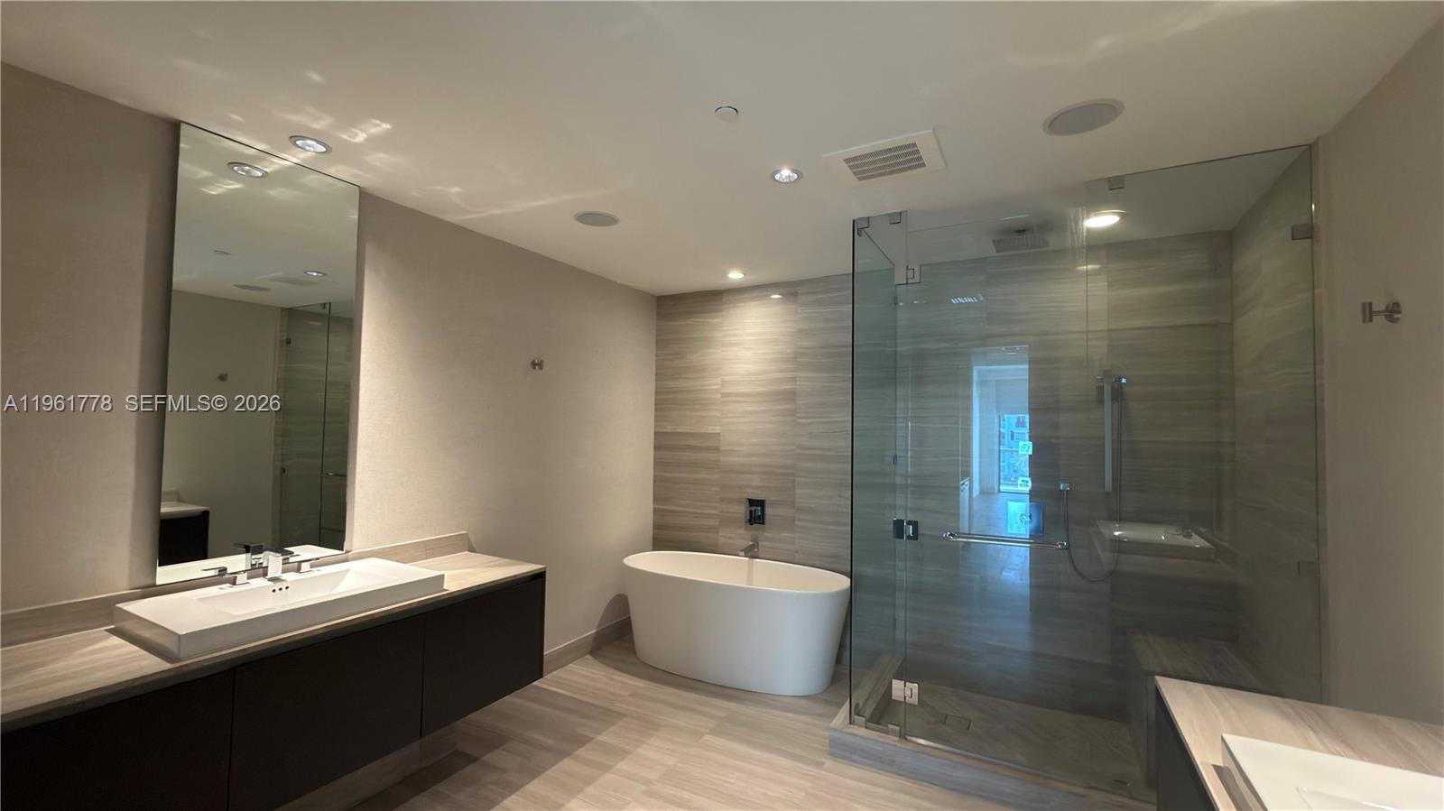 ECHO CONDO - Residential