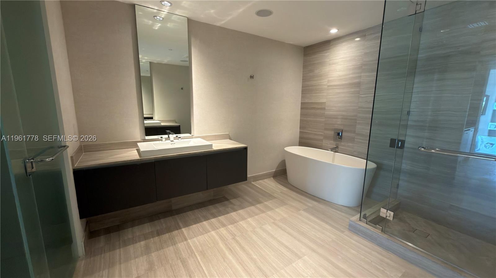 ECHO CONDO - Residential