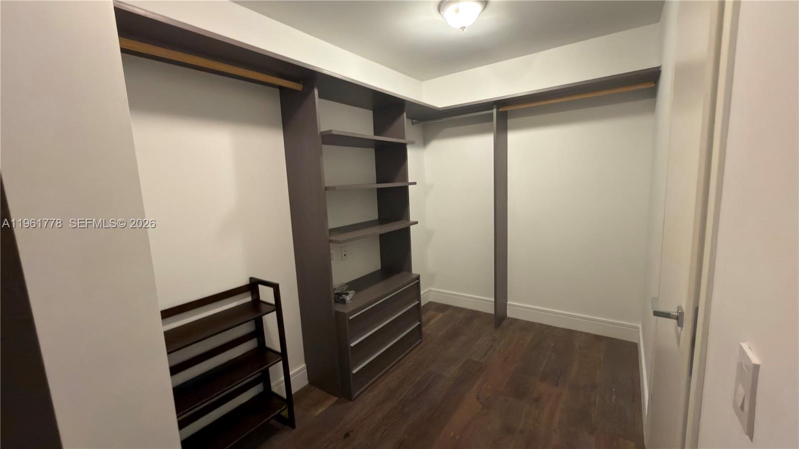 ECHO CONDO - Residential