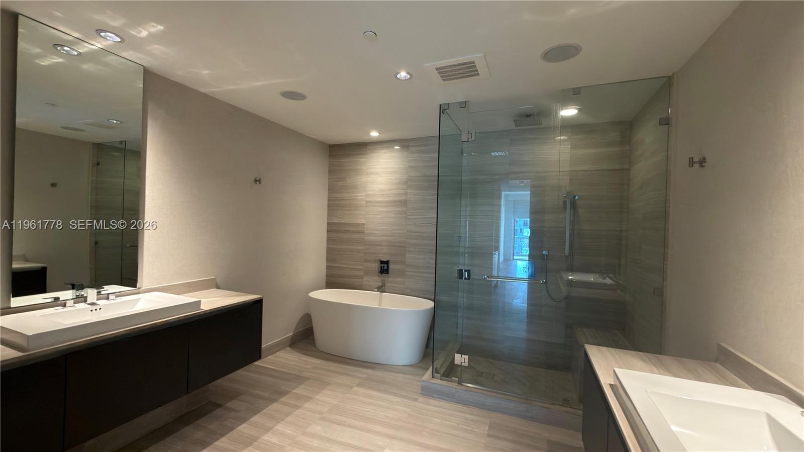 ECHO CONDO - Residential