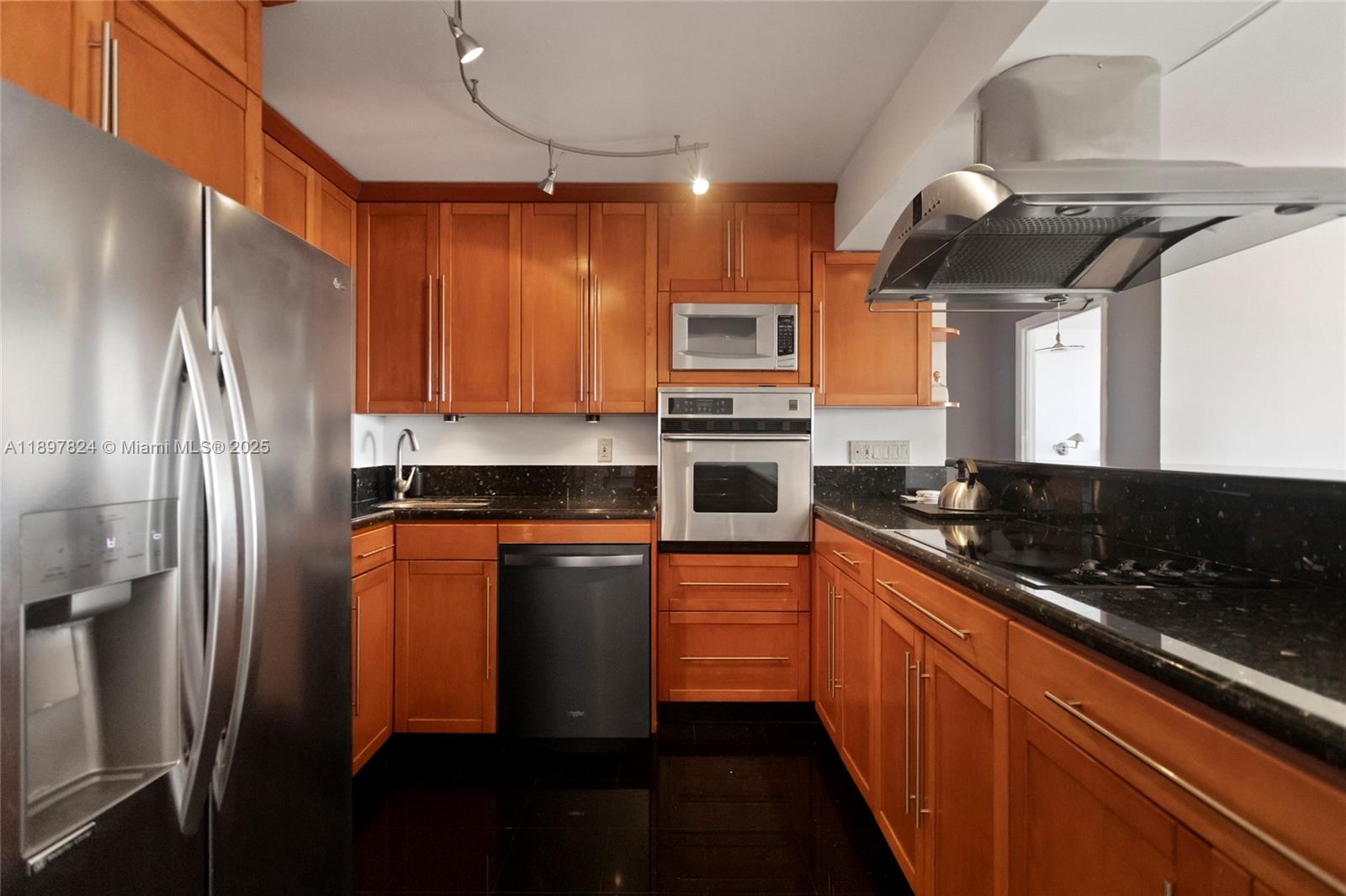 RUNAWAY BAY CONDO - Residential