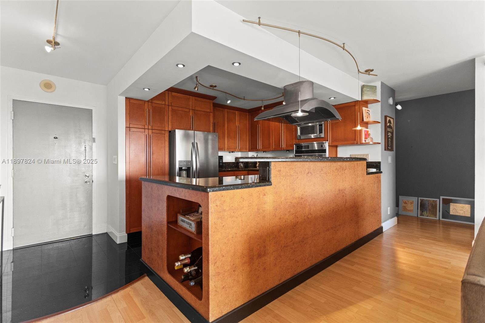 RUNAWAY BAY CONDO - Residential