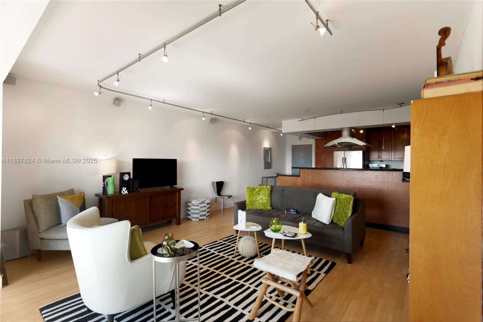 RUNAWAY BAY CONDO - Residential