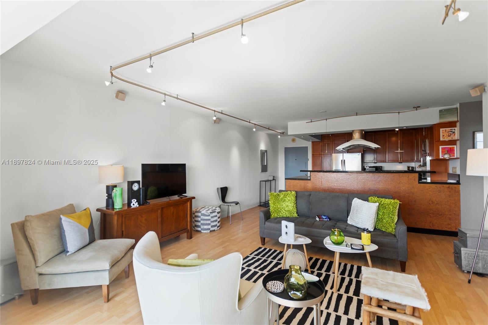 RUNAWAY BAY CONDO - Residential