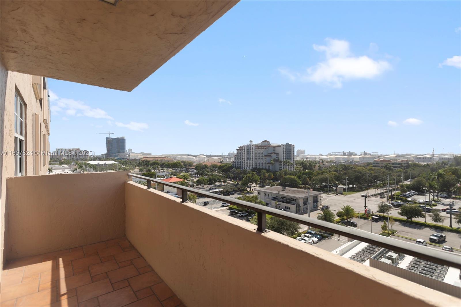 RUNAWAY BAY CONDO - Residential