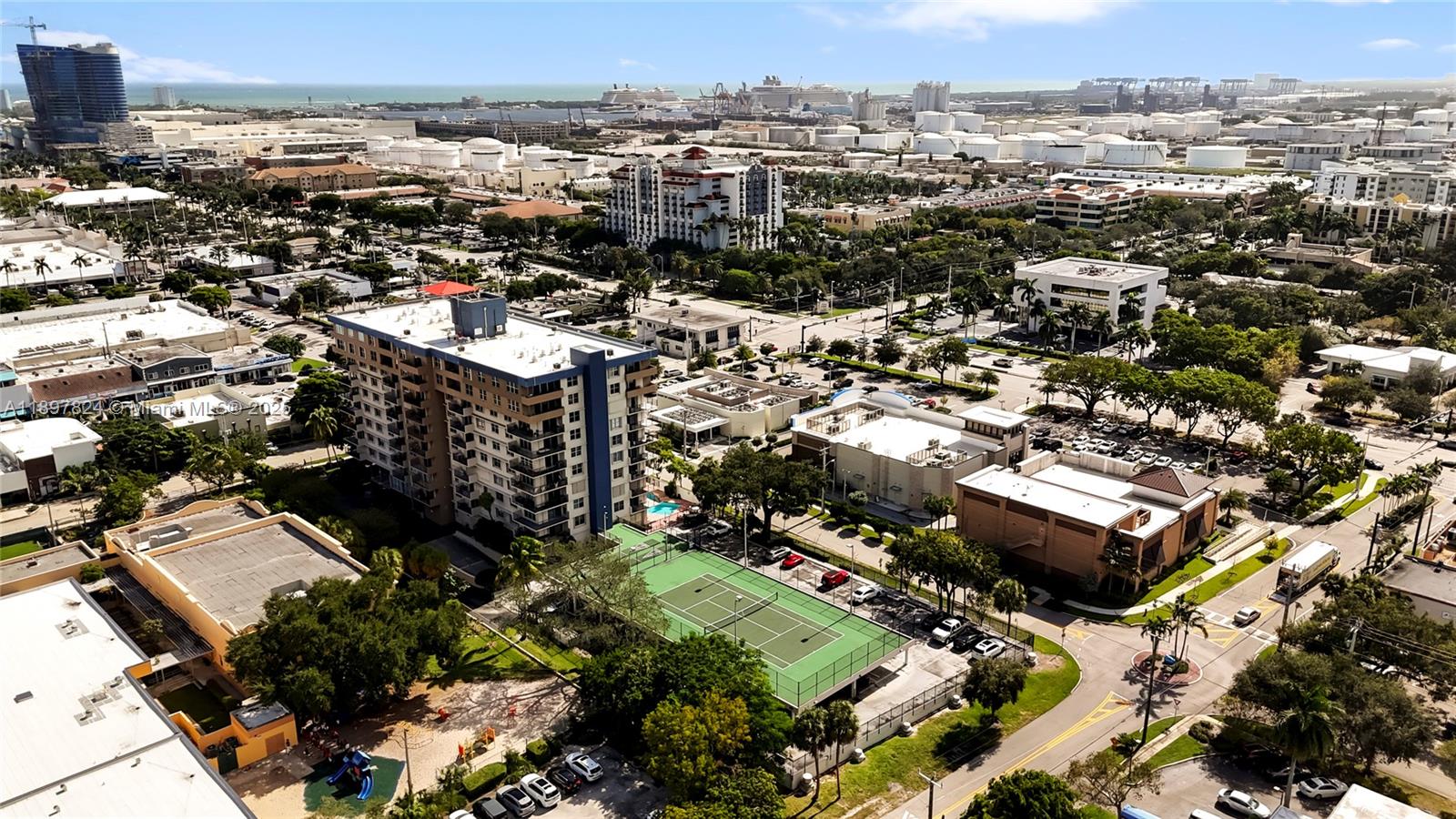 RUNAWAY BAY CONDO - Residential
