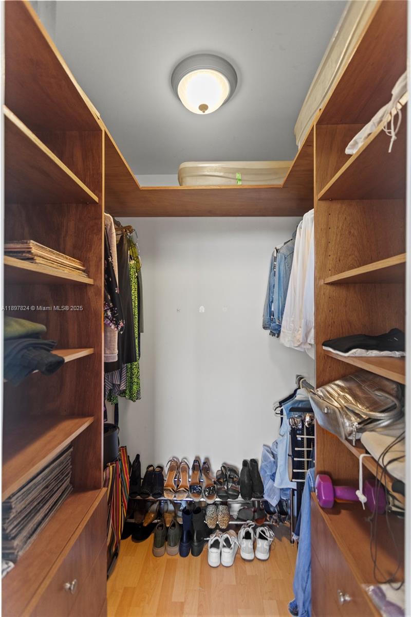 RUNAWAY BAY CONDO - Residential