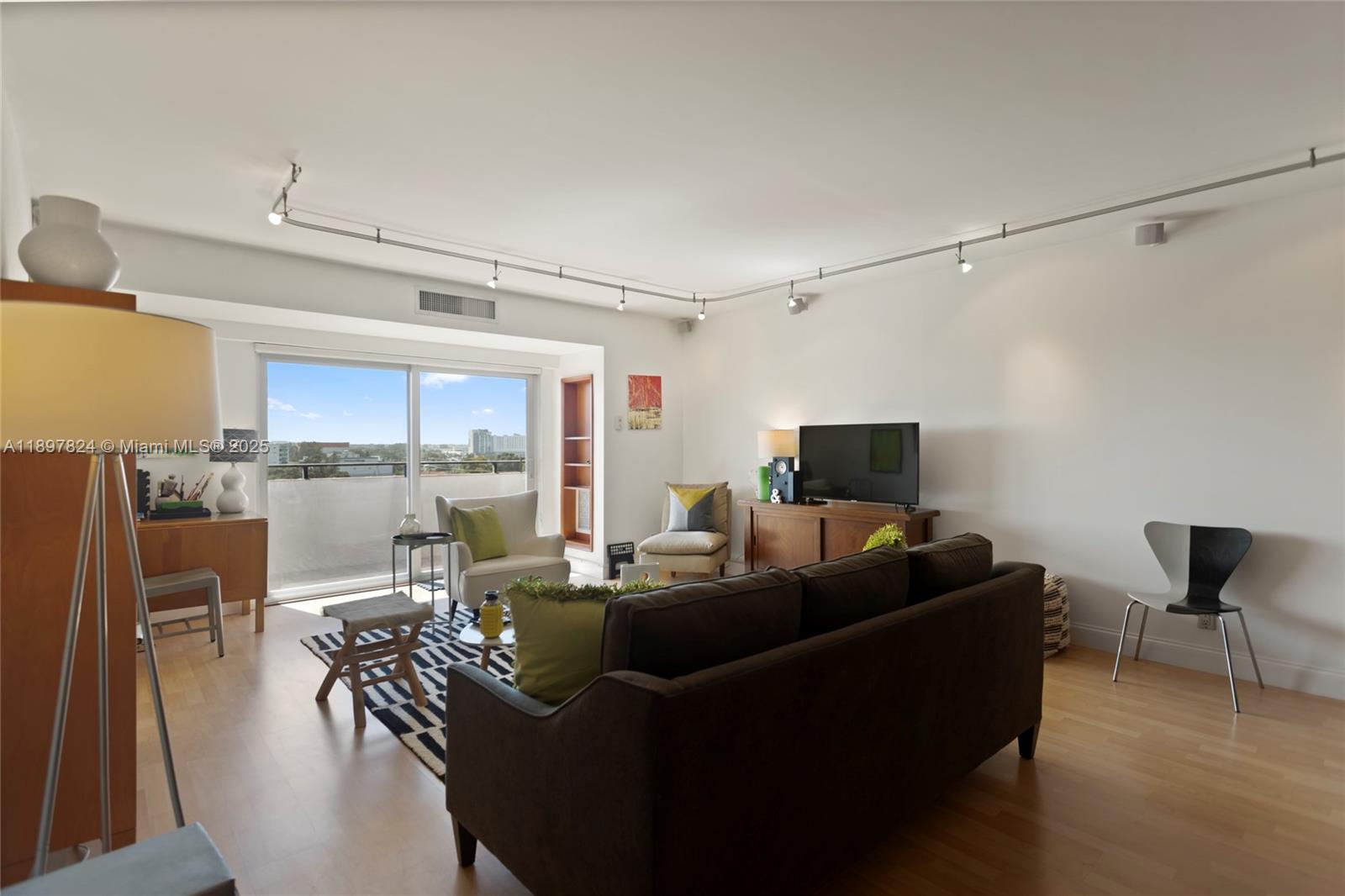 RUNAWAY BAY CONDO - Residential
