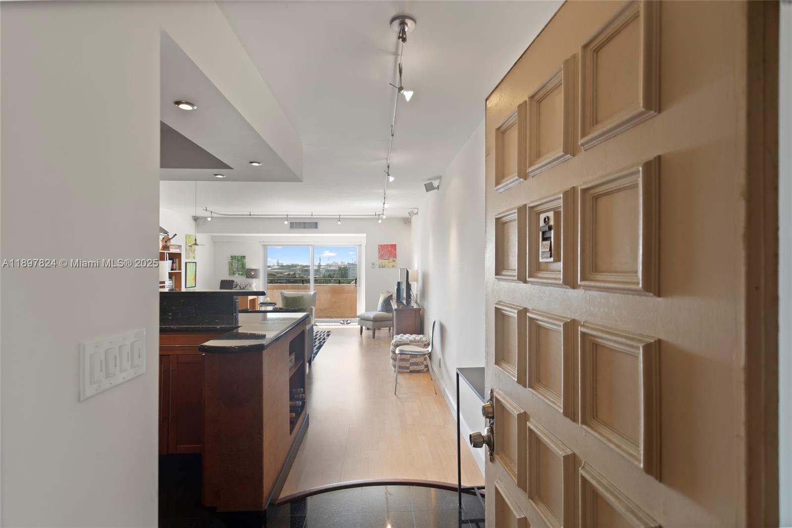 RUNAWAY BAY CONDO - Residential