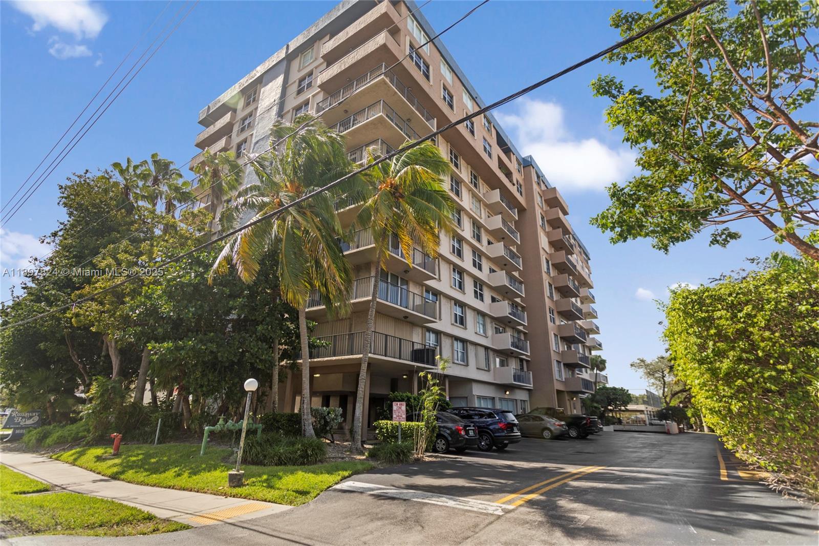 RUNAWAY BAY CONDO - Residential