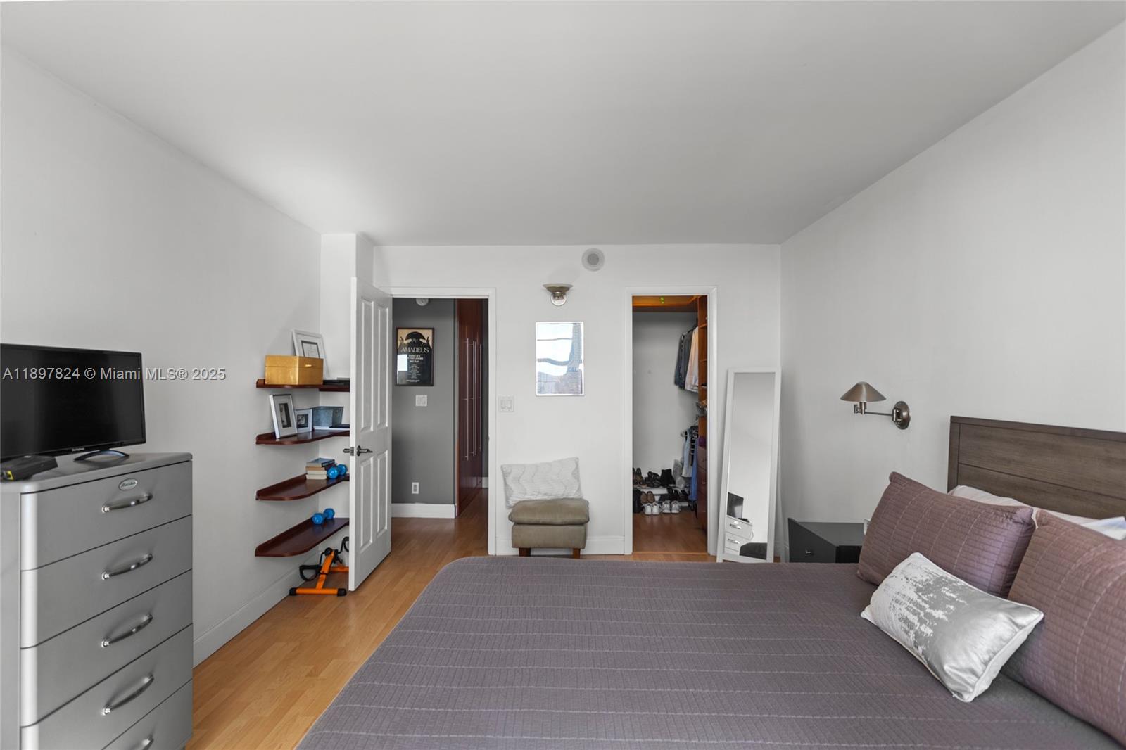 RUNAWAY BAY CONDO - Residential
