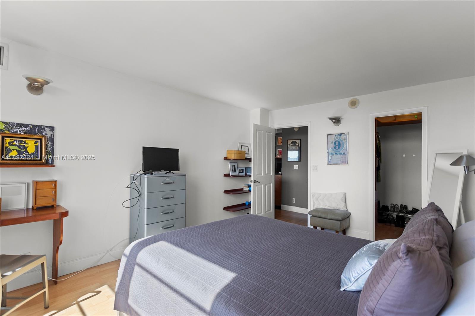 RUNAWAY BAY CONDO - Residential