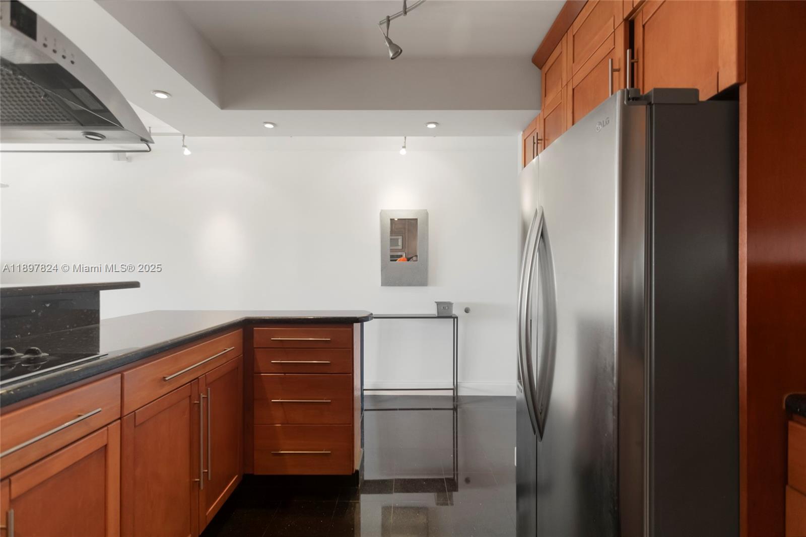 RUNAWAY BAY CONDO - Residential