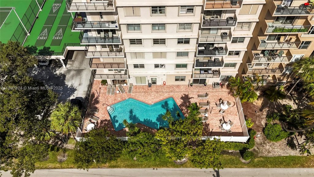 Photo of 1625 SE 10th Ave #905, Fort Lauderdale, FL 33316 (MLS # A11897824)