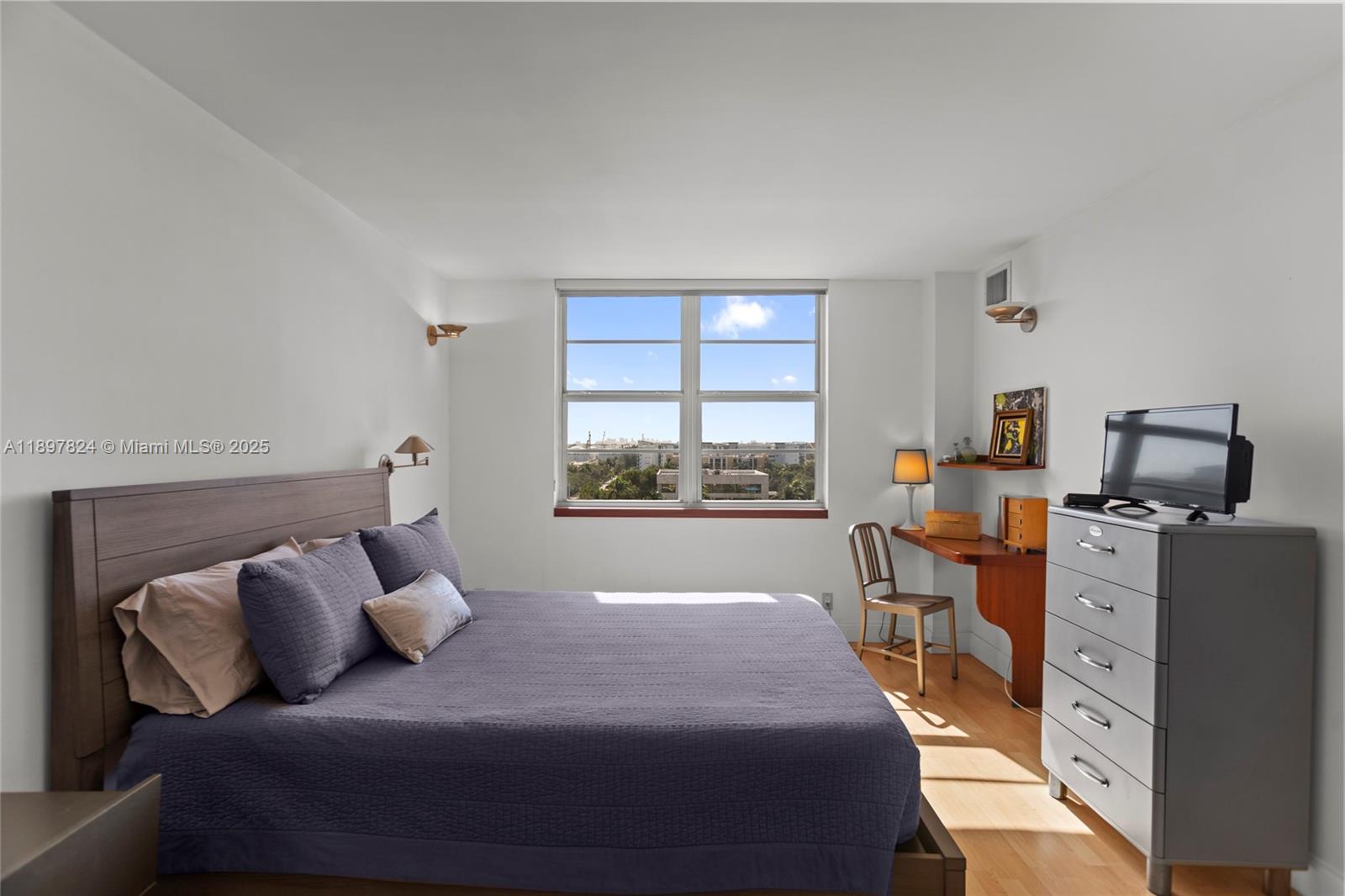 RUNAWAY BAY CONDO - Residential