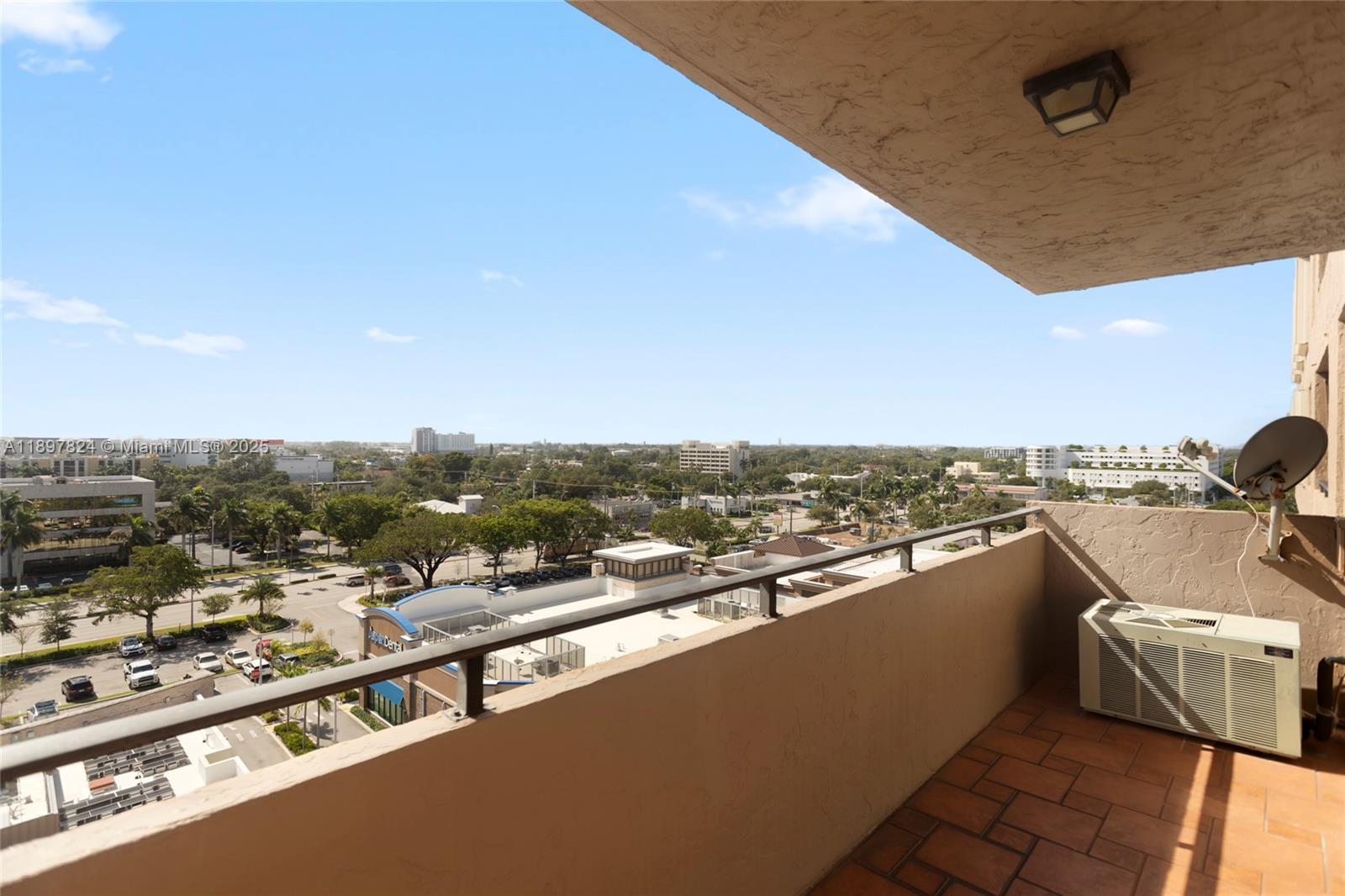 RUNAWAY BAY CONDO - Residential