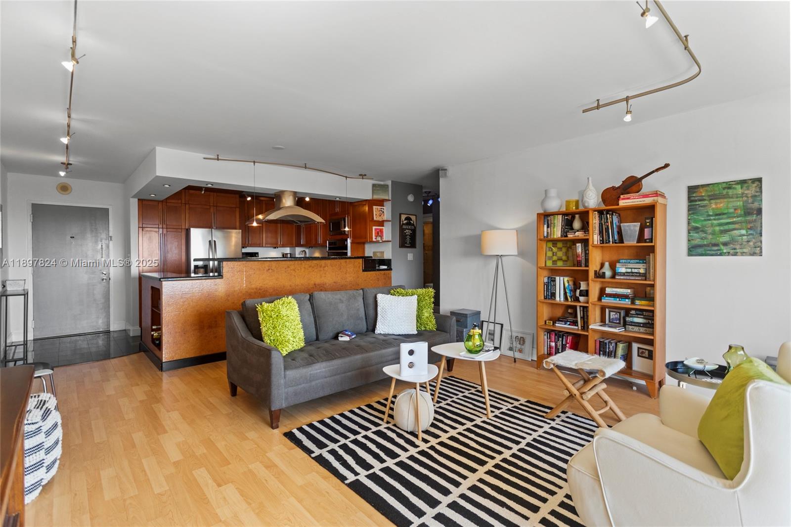 RUNAWAY BAY CONDO - Residential