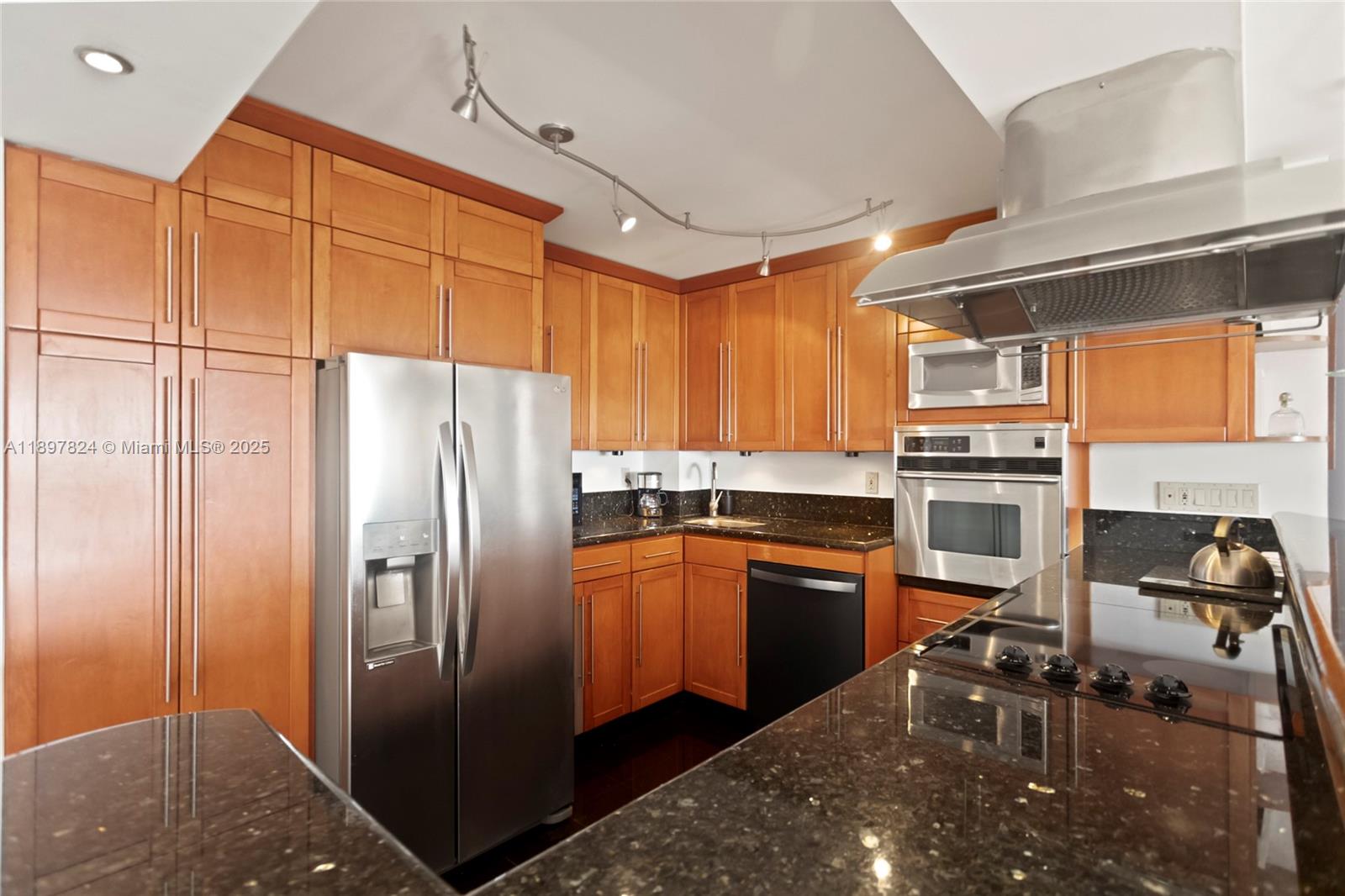 RUNAWAY BAY CONDO - Residential