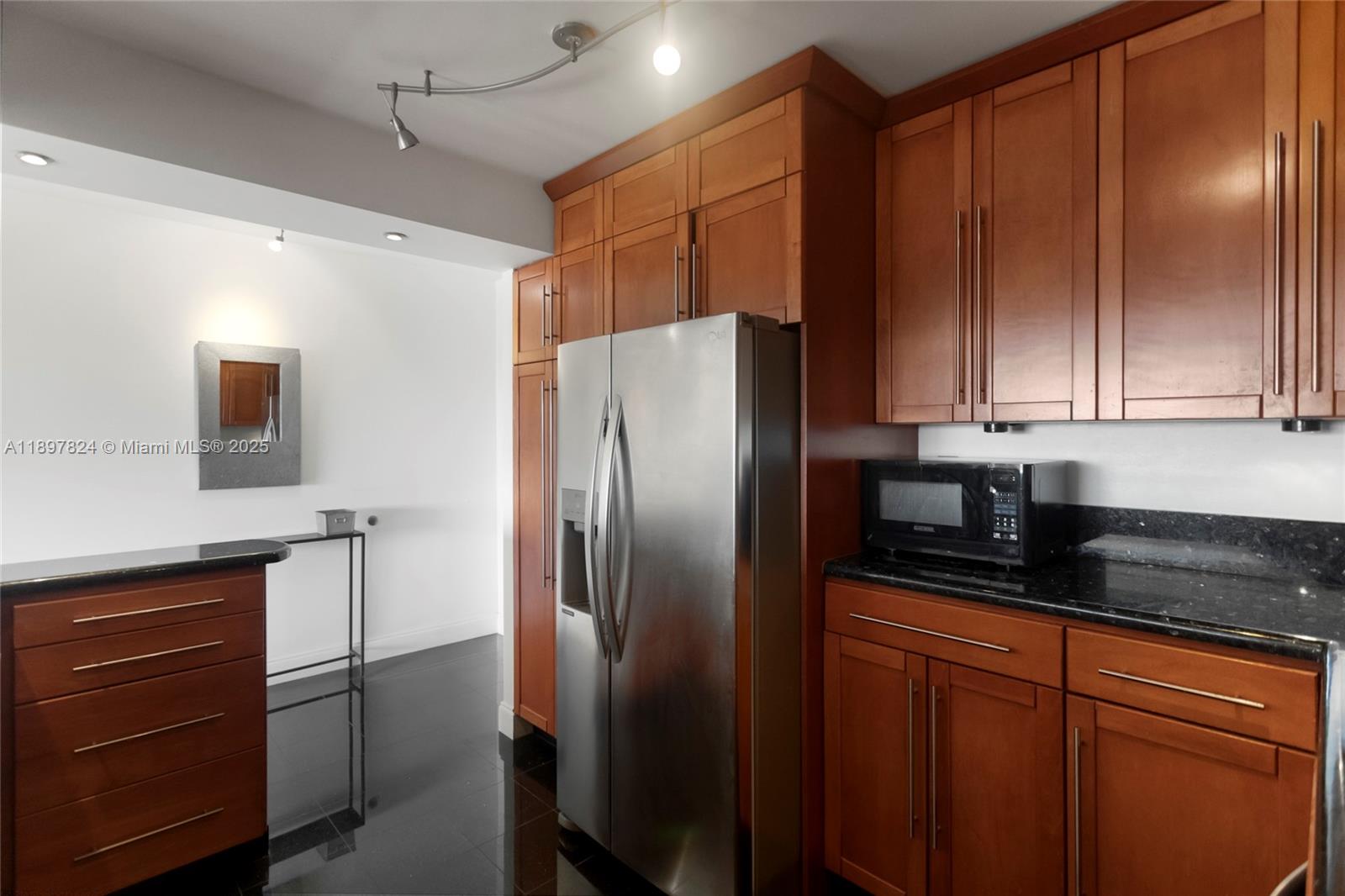 RUNAWAY BAY CONDO - Residential