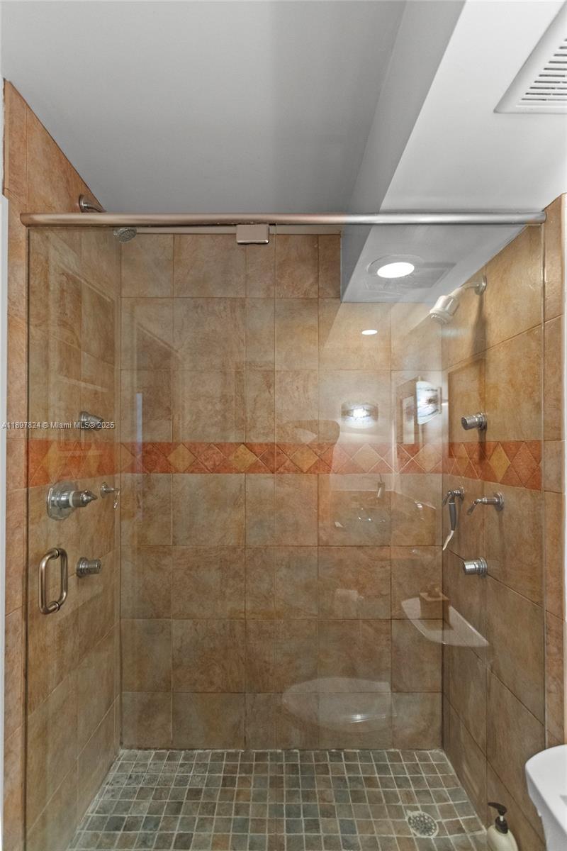 RUNAWAY BAY CONDO - Residential