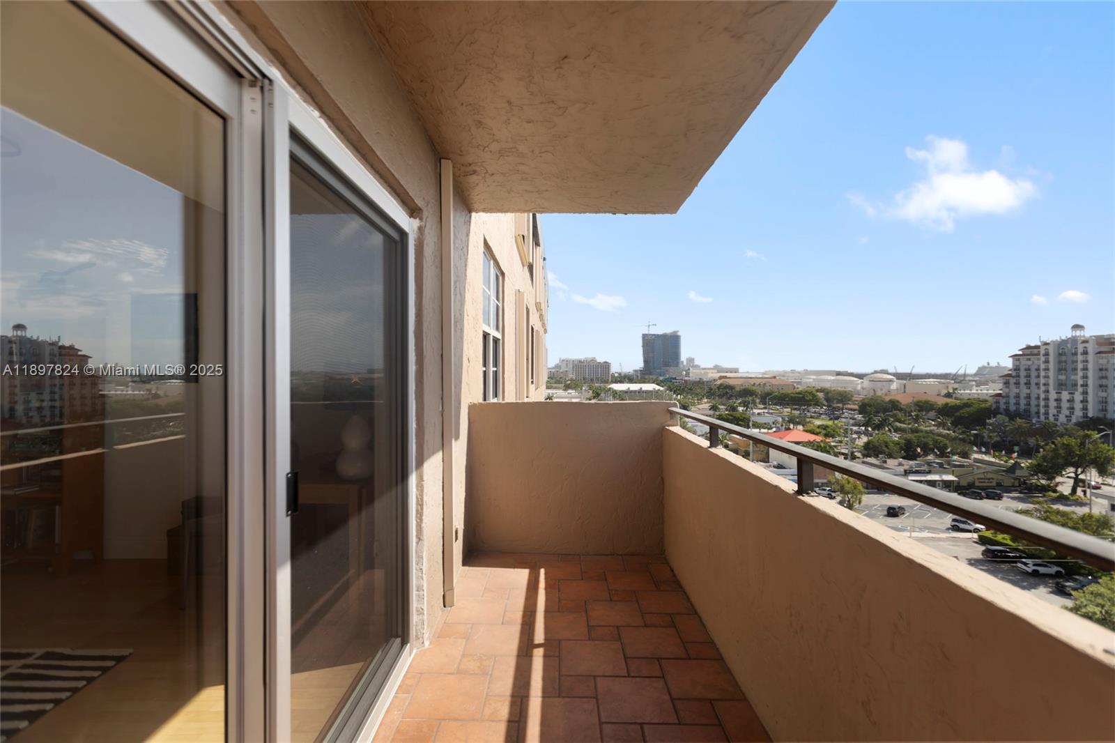 RUNAWAY BAY CONDO - Residential