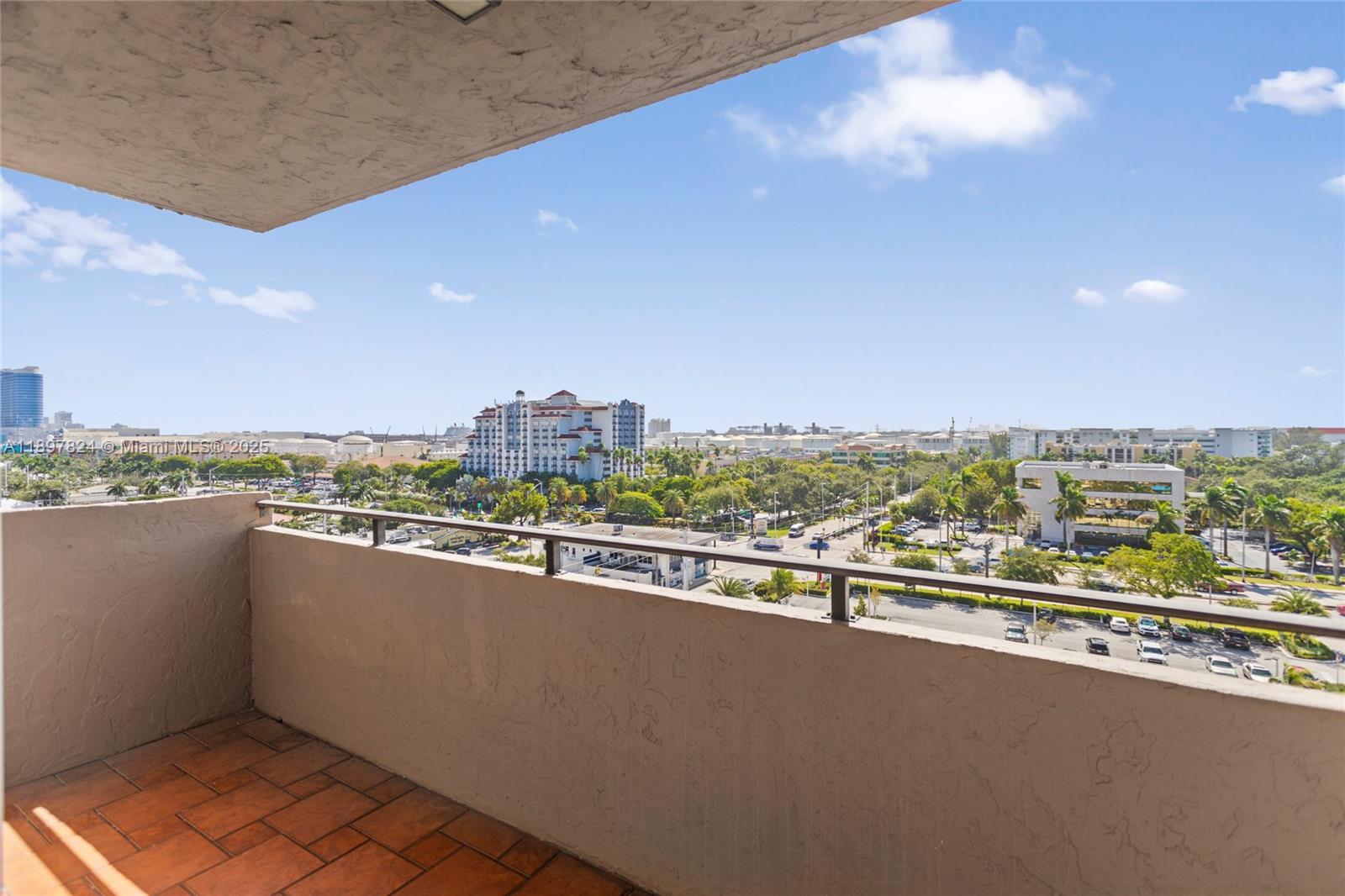 RUNAWAY BAY CONDO - Residential