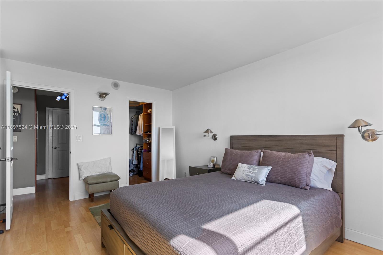 RUNAWAY BAY CONDO - Residential