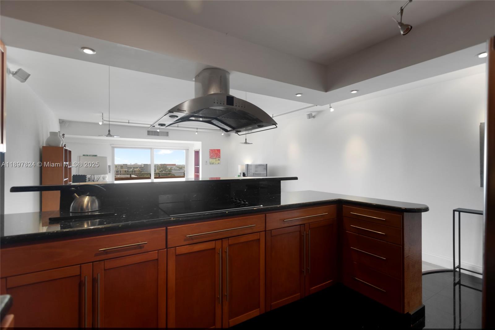 RUNAWAY BAY CONDO - Residential