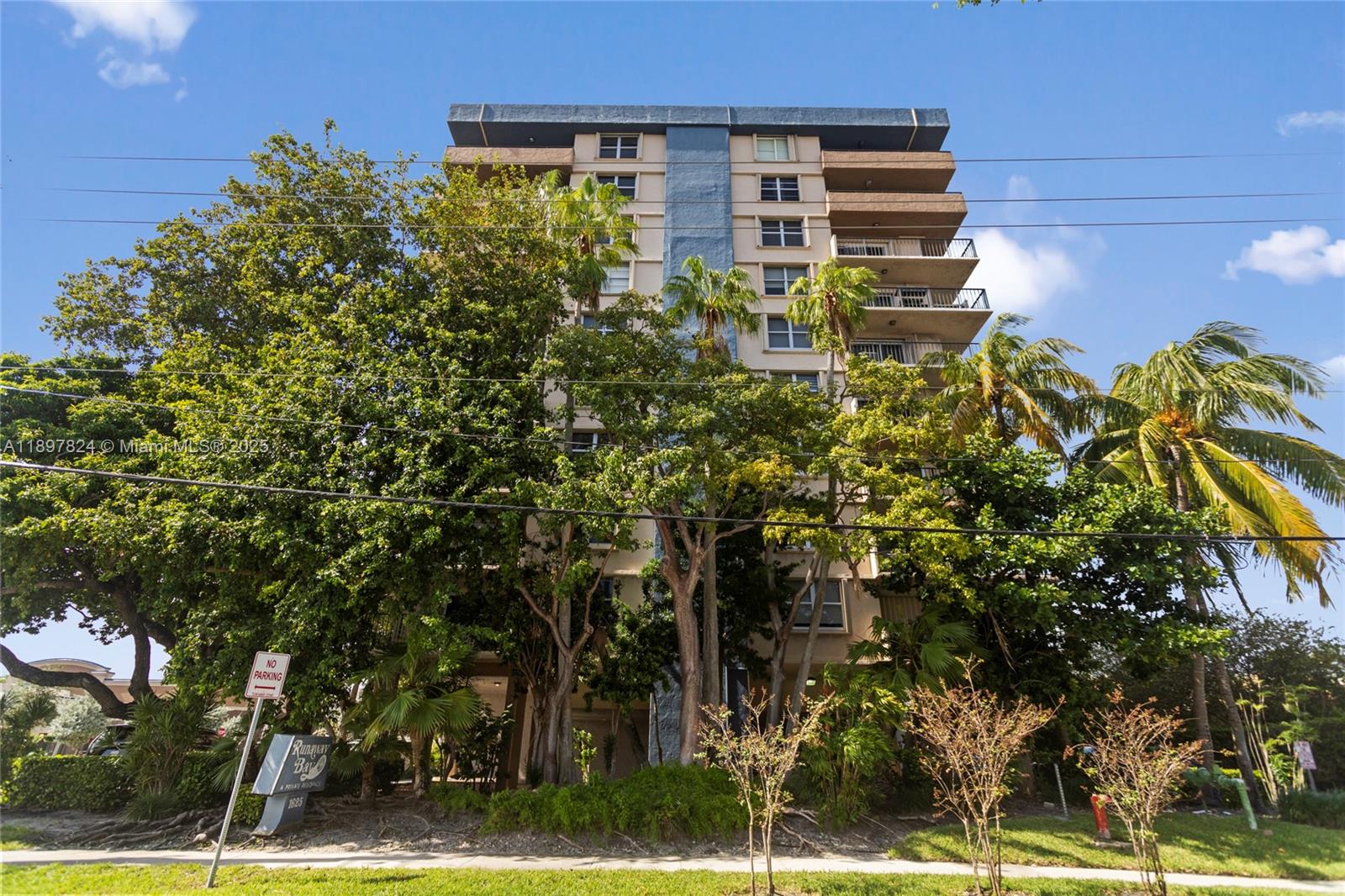 RUNAWAY BAY CONDO - Residential