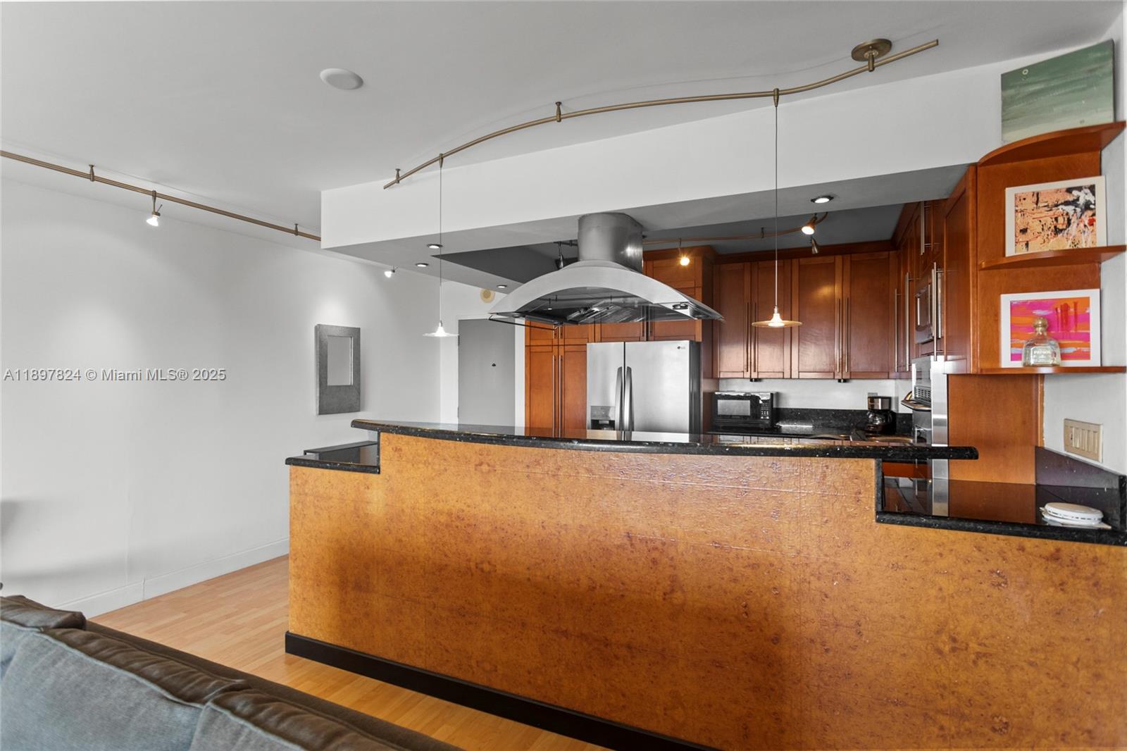 RUNAWAY BAY CONDO - Residential